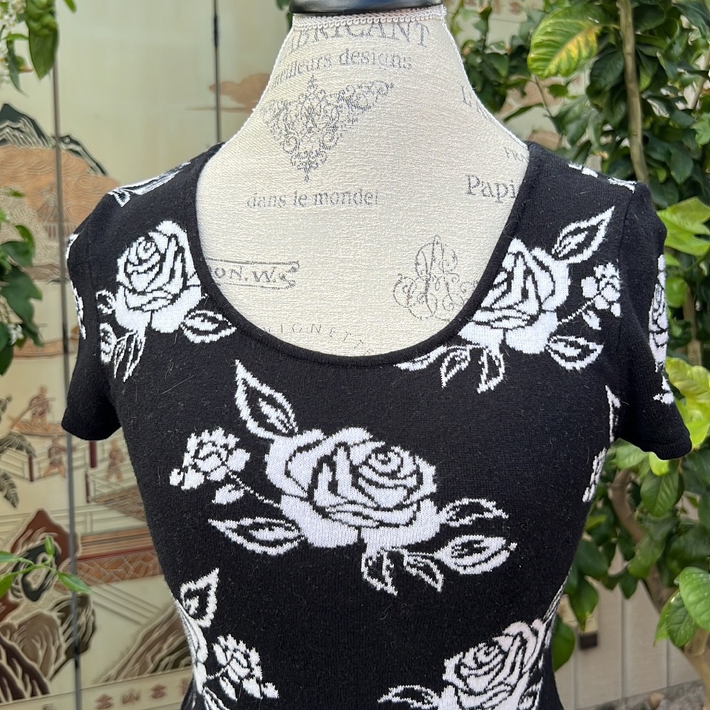 Dress - Picture 4 of 8